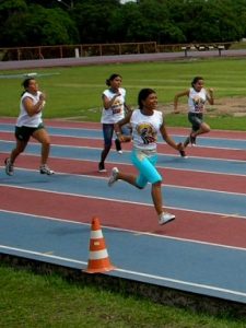 Corrida Contra o Câncer reúne 400 jovens na Vila Olímpica