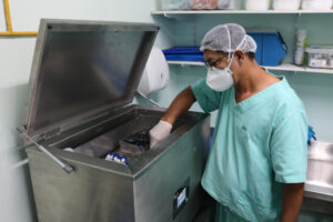 Novos equipamentos agilizam processo de esterilização de materiais na FCecon