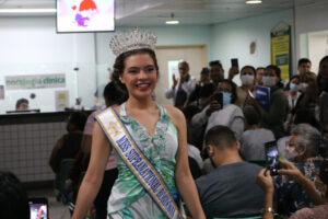 Miss Rondônia realiza visita e canta para pacientes da FCecon