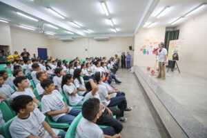 Imagem da notícia - Combate ao fumo: FCecon leva concurso de desenhos e redação à escola da rede pública