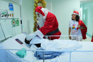 Imagem da notícia - Pacientes da Fundação Cecon recebem a visita do Papai Noel
