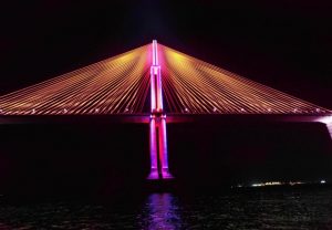 Imagem da notícia - Ponte Rio Negro receberá iluminação especial durante “Outubro Rosa”, no próximo dia 1º