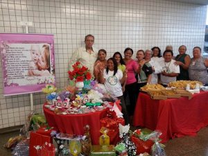 Imagem da notícia - Funcionárias e pacientes participam de ação alusiva ao Dia das Mães na FCecon