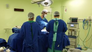 Imagem da notícia - Novas técnicas cirúrgicas aceleram recuperação e dão mais qualidade de vida a pacientes oncológicos da FCecon