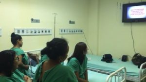 Imagem da notícia - Pacientes da FCecon recebem informações sobre exame de detecção e prevenção do câncer de endométrio através de vídeo