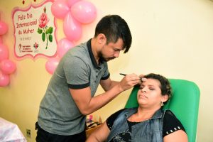 MANAUS-08-03-2018- O FCECON PROMOVE UMA MANHÃ DE BELEZA GRATUITA PARA PACIENTES ONCOLÓGICAS E FUNCIONÁRIAS DO FCECON PELO DIA INTERNACIONAL DA MULHER. FOTOS VALDO LEÃO/SECOM