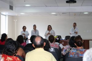 Imagem da notícia - Pacientes da FCecon recebem orientações antes de passarem por cirurgia