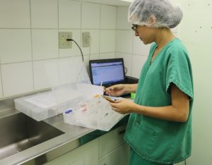 Imagem da notícia - Estudo mostra economia de 77% em gasto de medicamentos usados em cirurgias na FCecon, após implantação da Farmácia Satélite