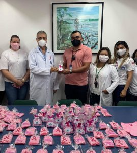 Imagem da notícia - Internos do Compaj produzem lenços e doam a pacientes da Fundação Cecon