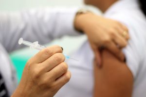 Imagem da notícia - Pacientes oncológicos, com HIV/Aids e transplantados podem ser vacinados contra doenças pneumocócicas