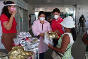 Imagem da notícia - Pacientes da FCecon recebem doação de panetones e kits de higiene