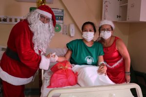 Imagem da notícia - Pacientes da FCecon recebem visita do Papai Noel