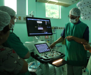 Imagem da notícia - Na FCecon, moderno aparelho de ultrassom permite novas técnicas de anestesia
