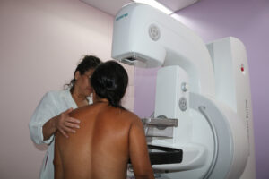 Imagem da notícia - Amazonas reduz tempo entre diagnóstico e início do tratamento do câncer de mama, destaca FCecon