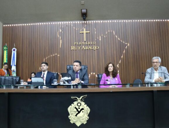 FCecon destaca avanços do Cepcolu na Assembleia Legislativa do Amazonas